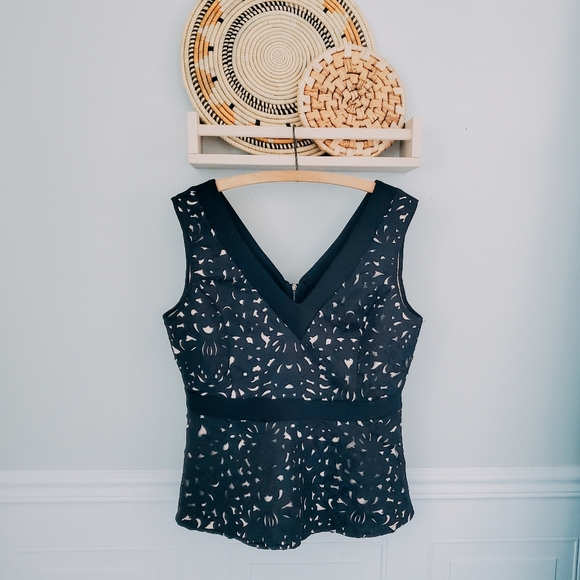 le chateau Tops - NWT Le Château cutout top